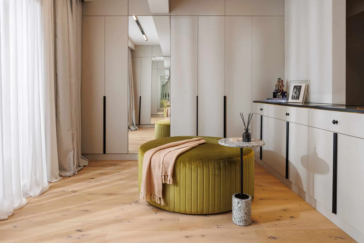 Cartierul Francez - dressing cu taburet verde