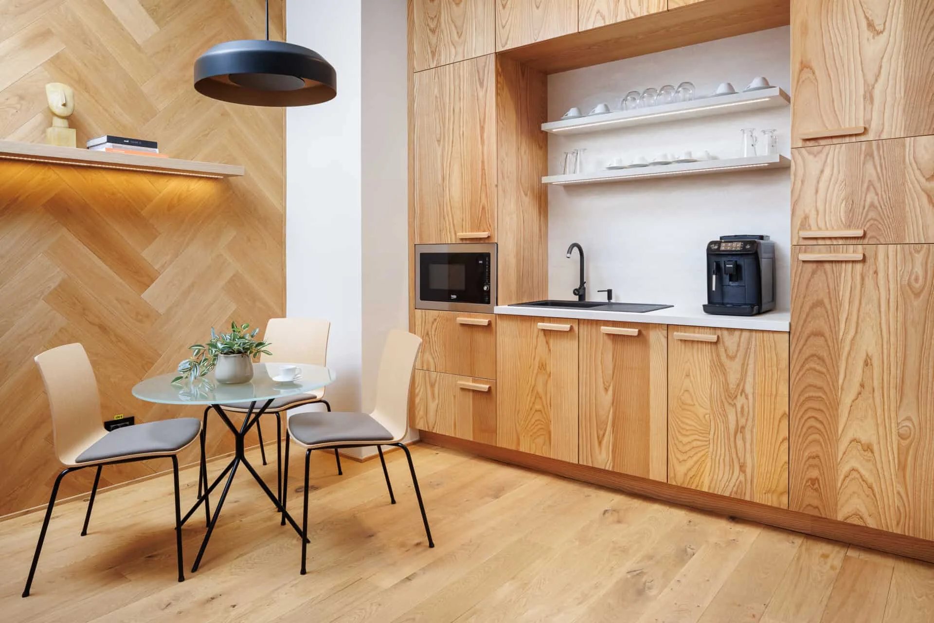 Mafi Showroom - baie cu plante